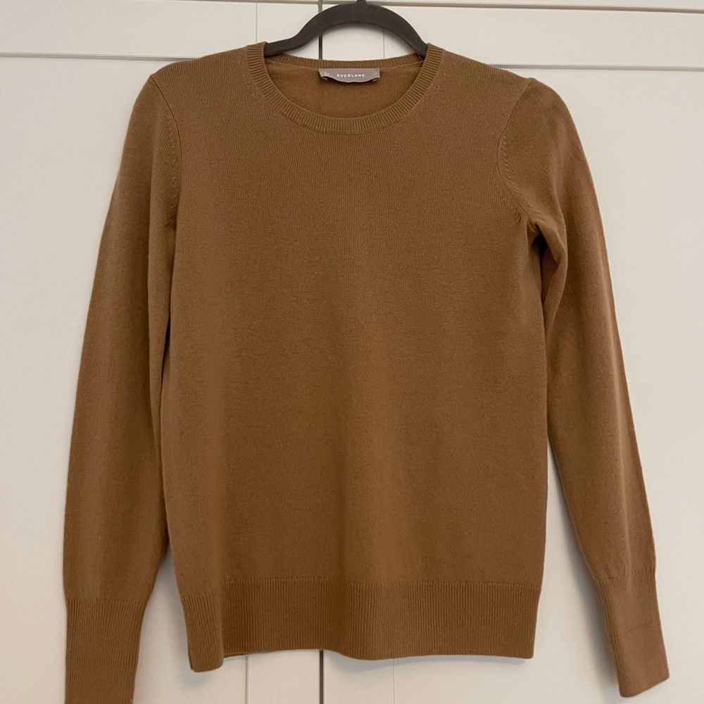 Everlane brandnew 100% cashmere sweater color camel- never worn